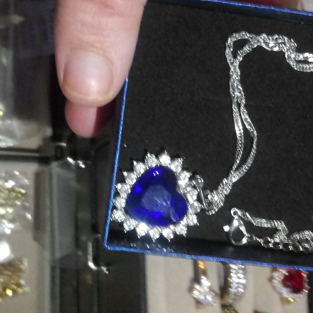 Beautiful Titanic heart of the ocean necklace